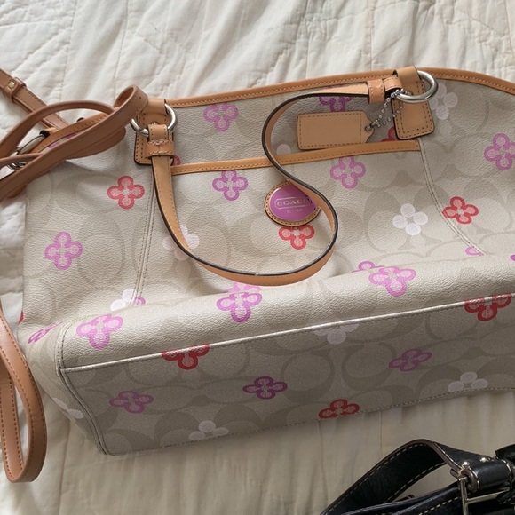 Purses - Picture 4 of 6